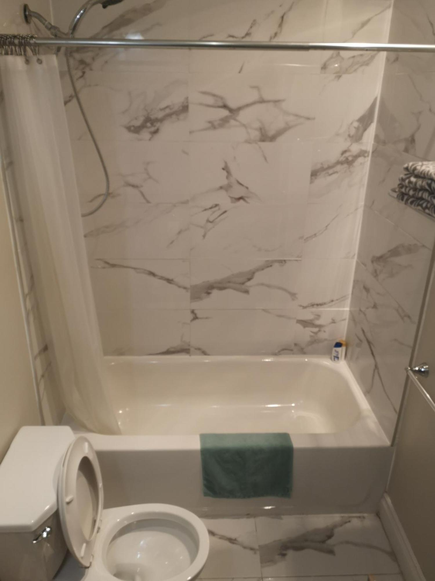 Lakeside Private Suite-Queen Bed Room Tottenham Quarto foto