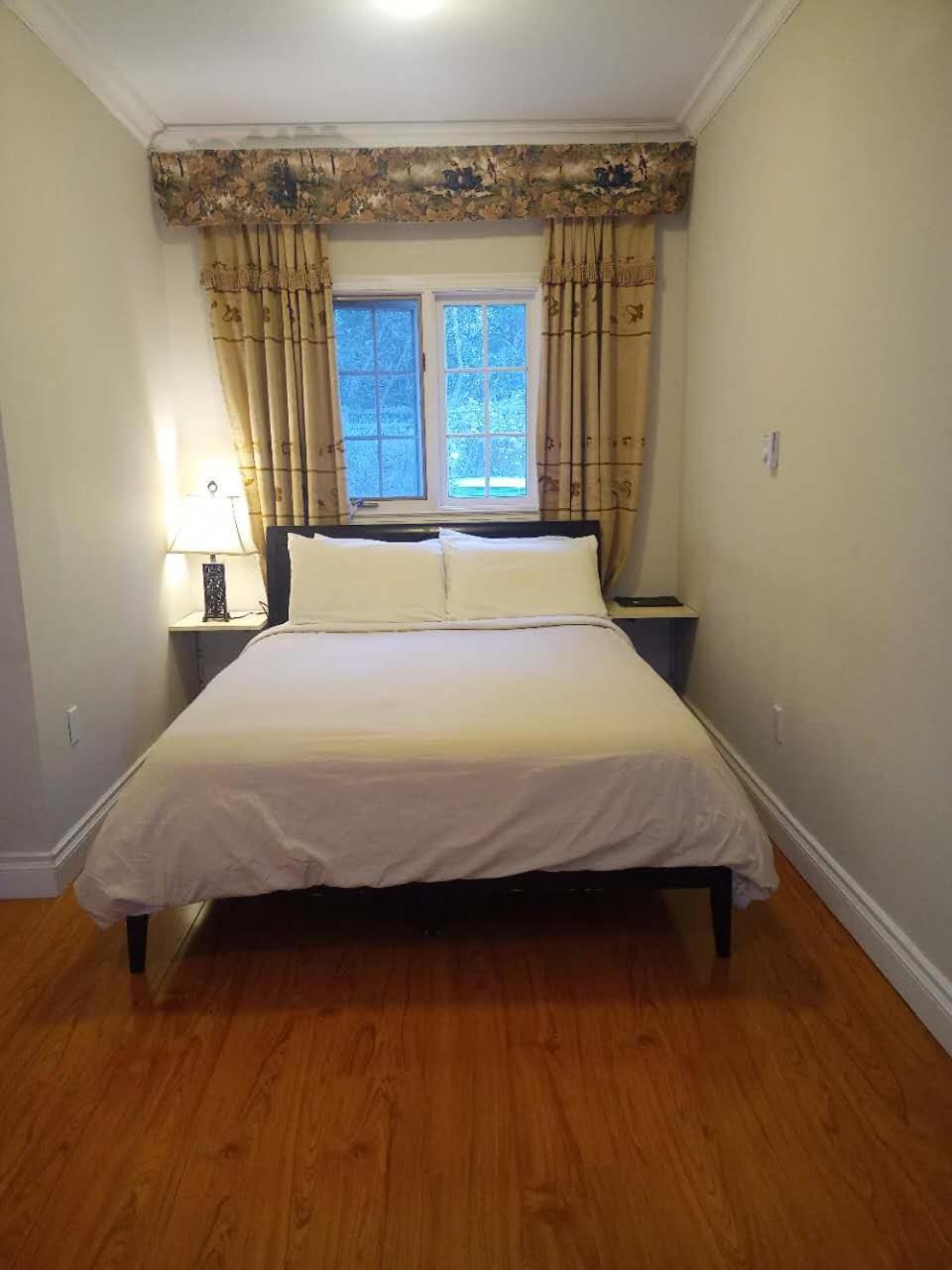 Lakeside Private Suite-Queen Bed Room Tottenham Exterior foto