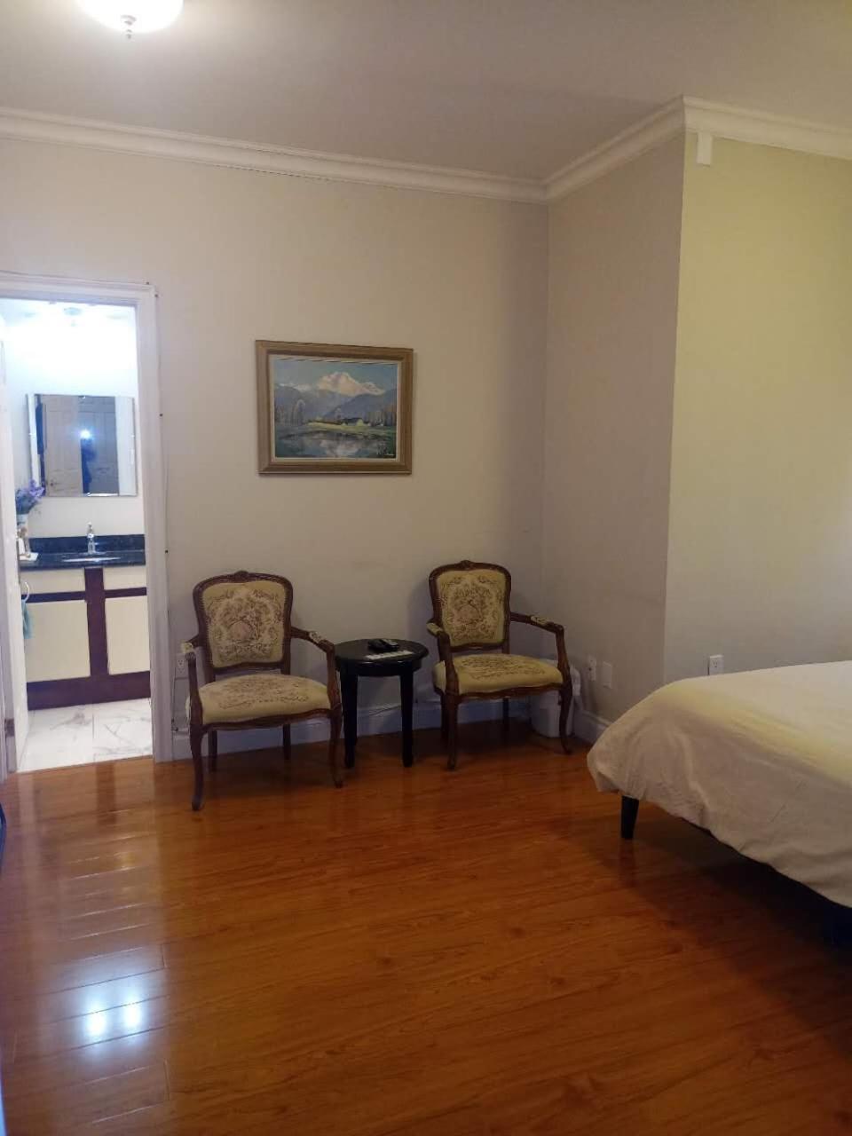 Lakeside Private Suite-Queen Bed Room Tottenham Exterior foto